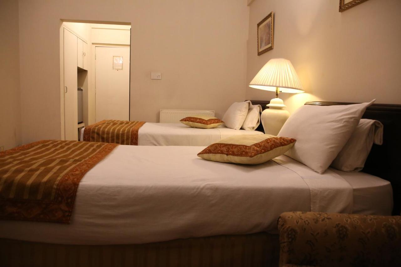 Carlton Tower Hotel Lahore Esterno foto