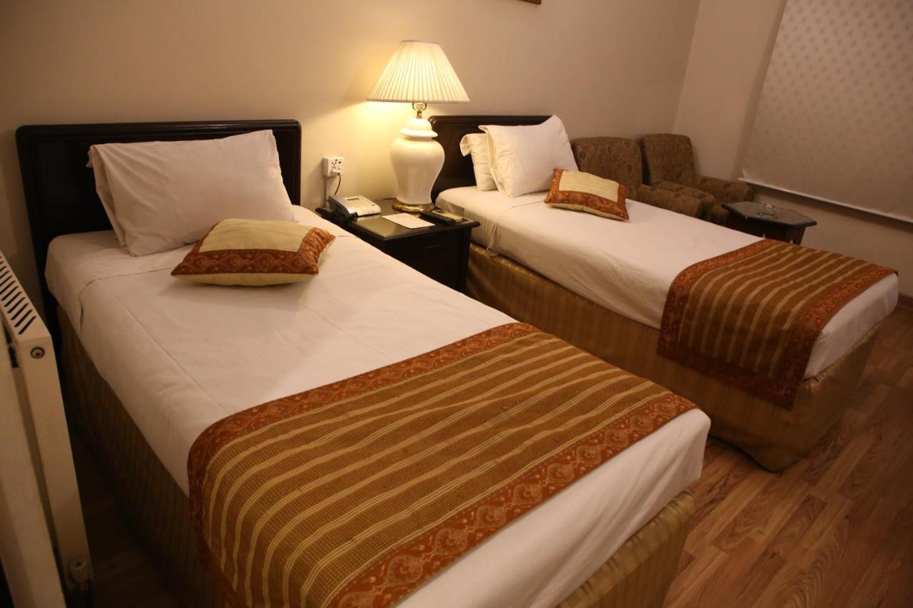 Carlton Tower Hotel Lahore Esterno foto