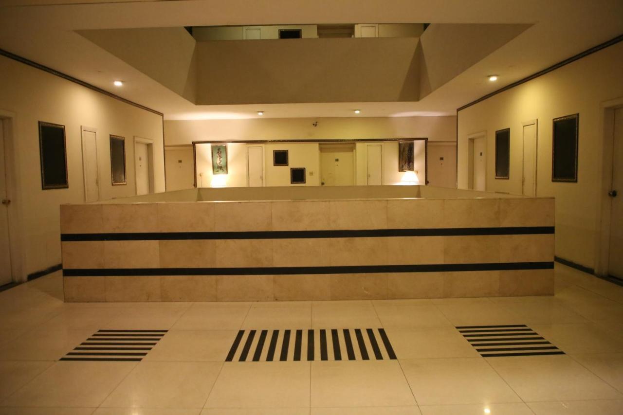 Carlton Tower Hotel Lahore Esterno foto