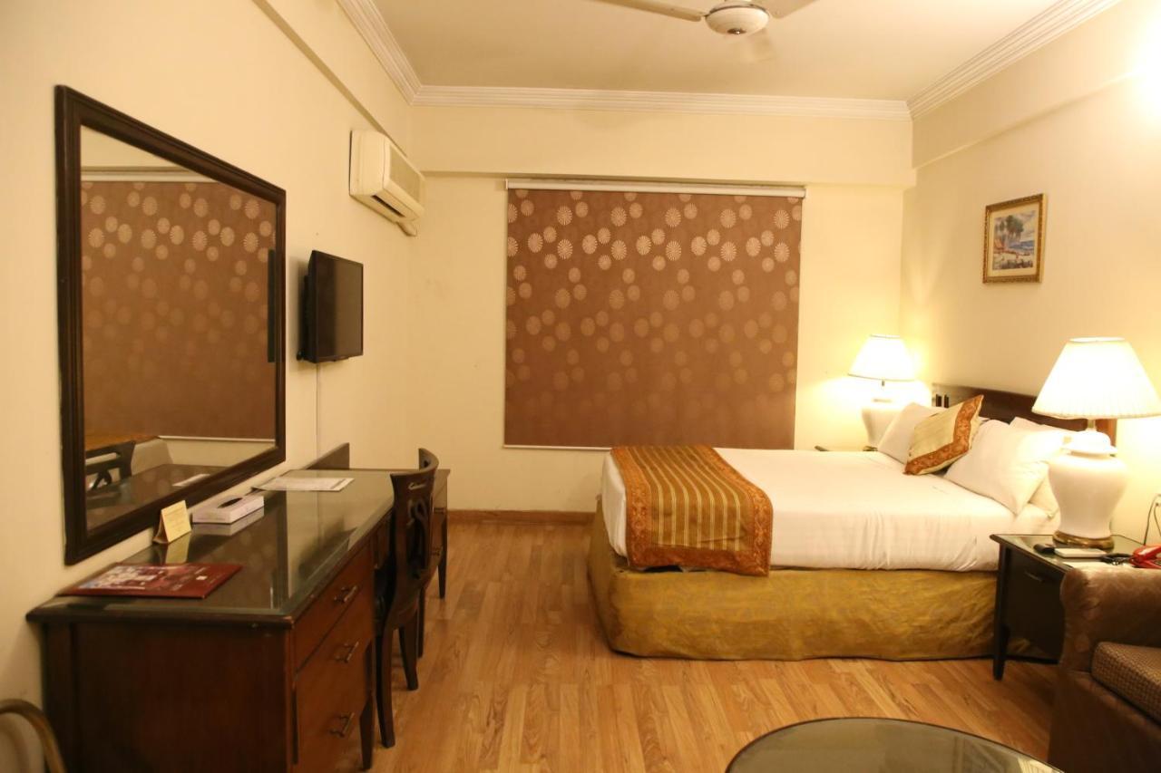Carlton Tower Hotel Lahore Esterno foto