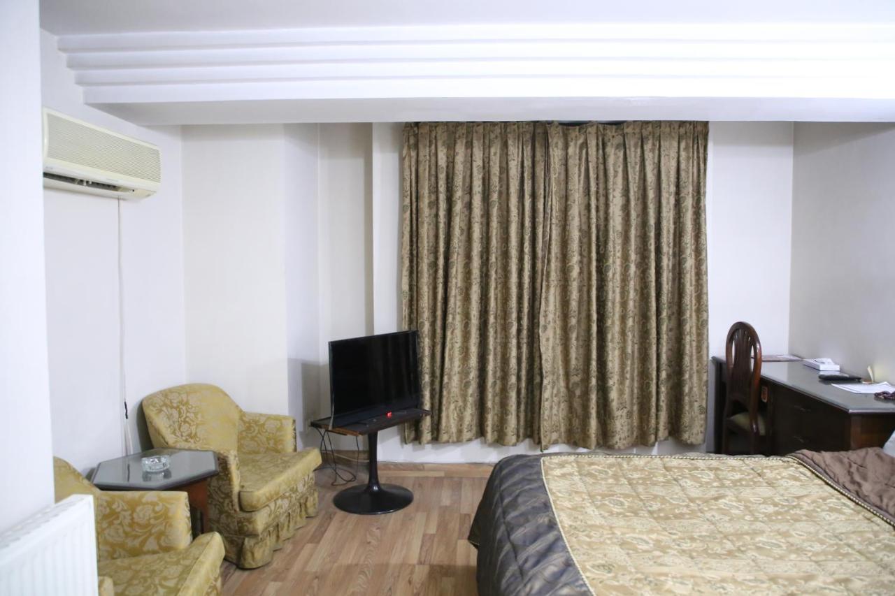 Carlton Tower Hotel Lahore Esterno foto