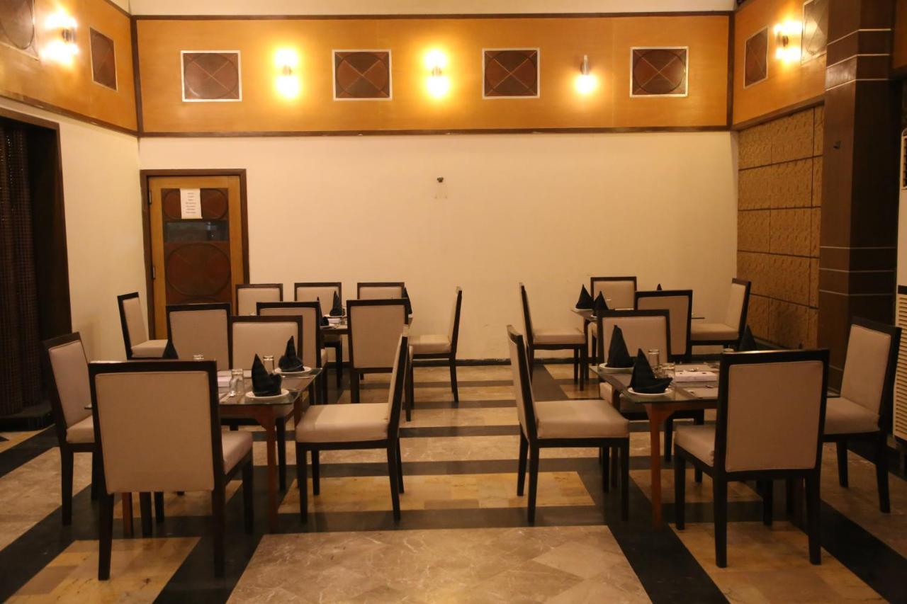 Carlton Tower Hotel Lahore Esterno foto
