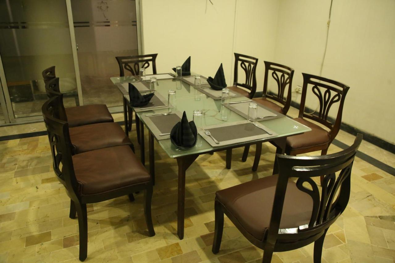 Carlton Tower Hotel Lahore Esterno foto