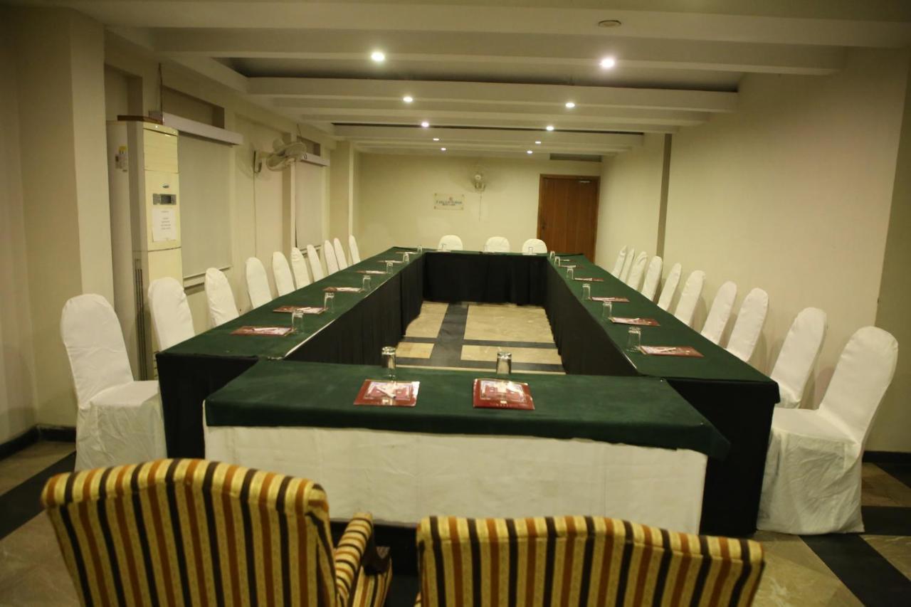 Carlton Tower Hotel Lahore Esterno foto