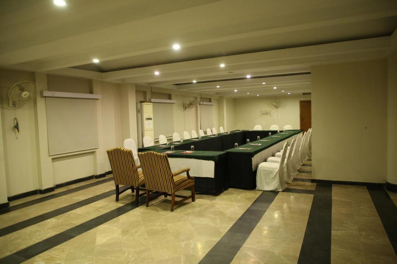 Carlton Tower Hotel Lahore Esterno foto