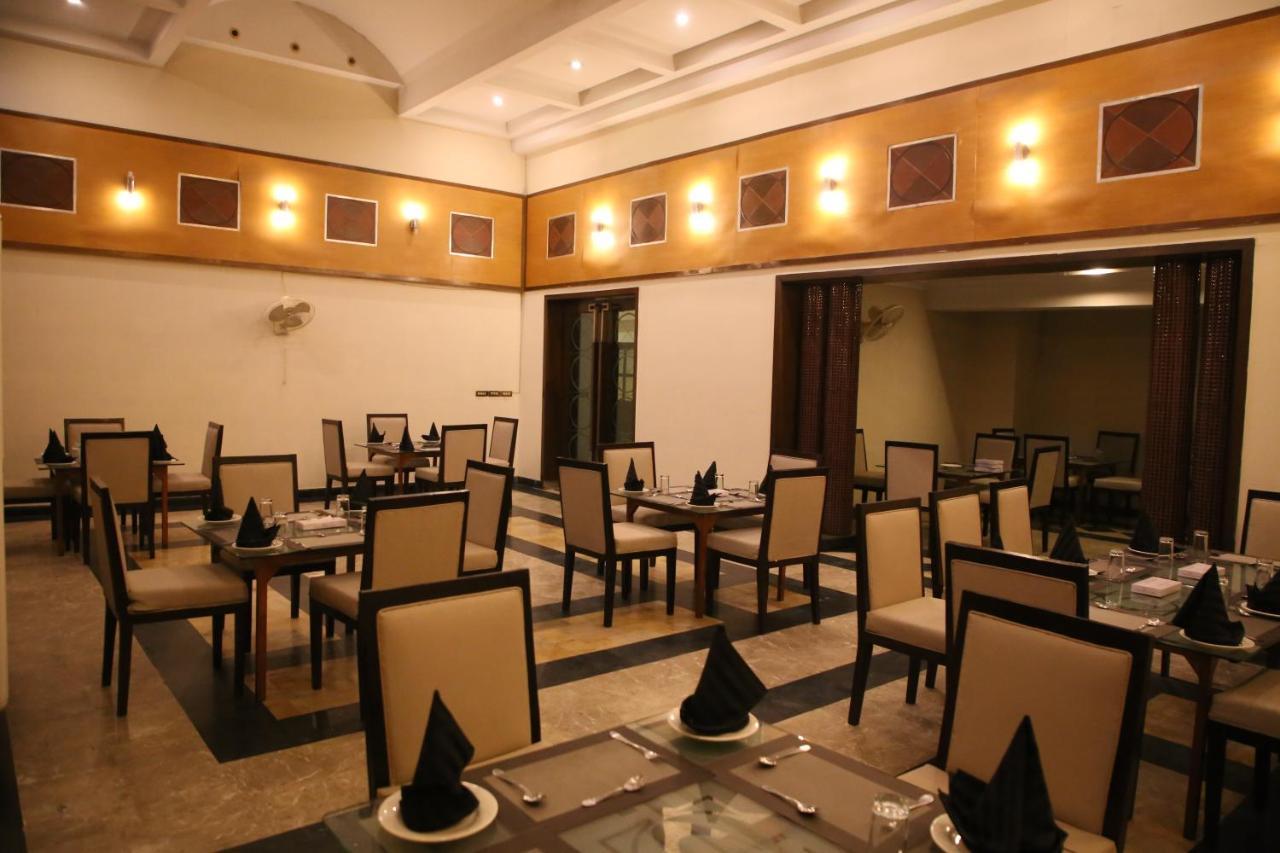 Carlton Tower Hotel Lahore Esterno foto
