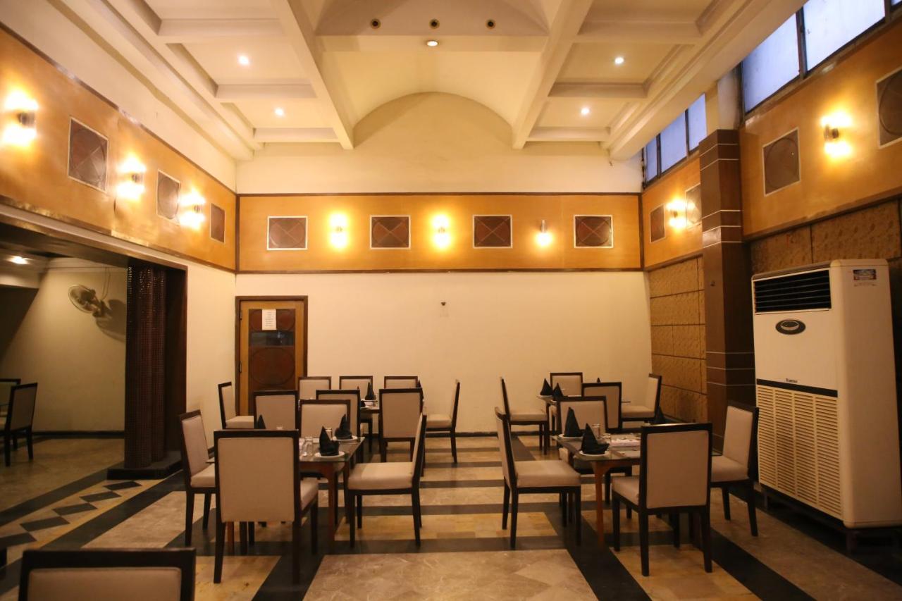 Carlton Tower Hotel Lahore Esterno foto
