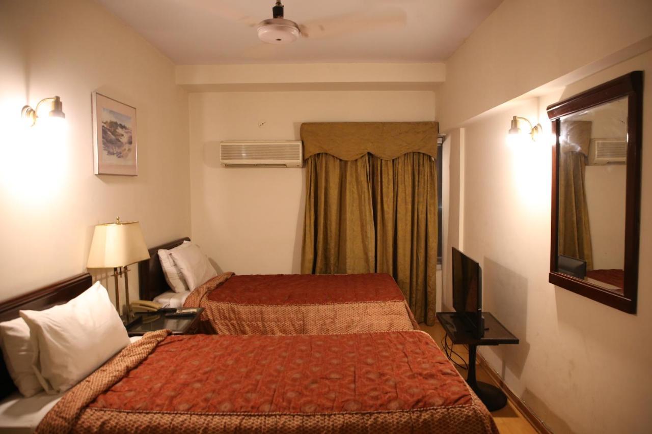 Carlton Tower Hotel Lahore Esterno foto