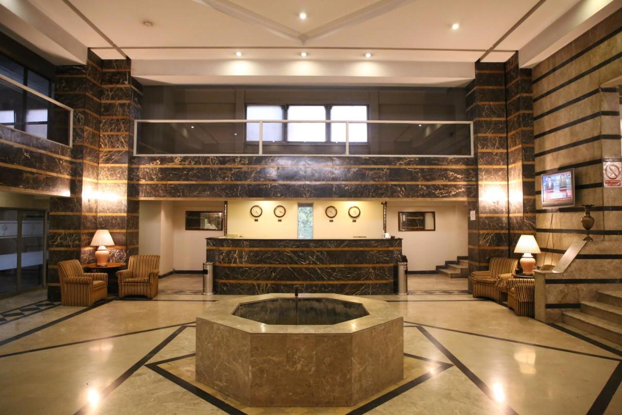 Carlton Tower Hotel Lahore Esterno foto