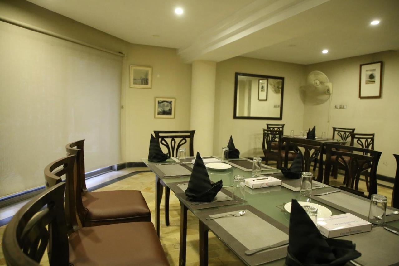 Carlton Tower Hotel Lahore Esterno foto