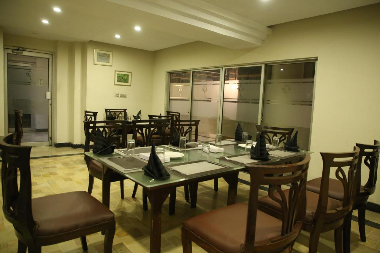 Carlton Tower Hotel Lahore Esterno foto