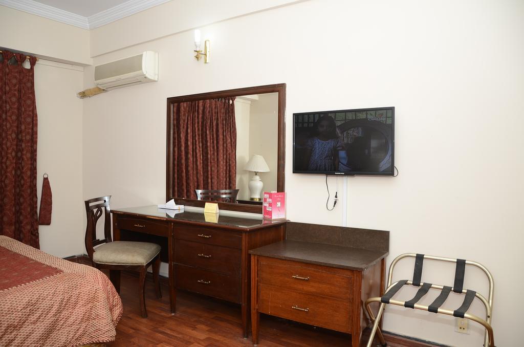 Carlton Tower Hotel Lahore Esterno foto