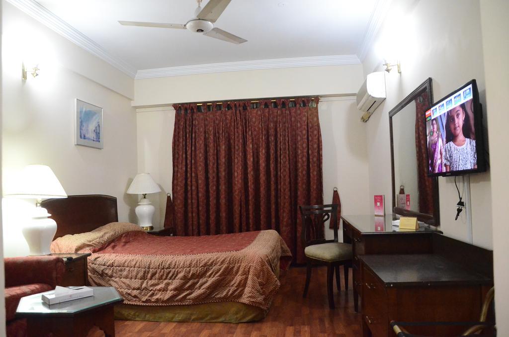 Carlton Tower Hotel Lahore Esterno foto