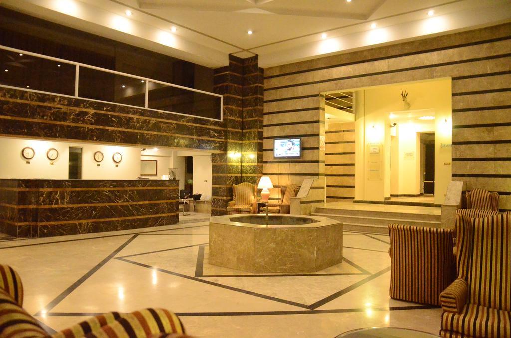 Carlton Tower Hotel Lahore Esterno foto