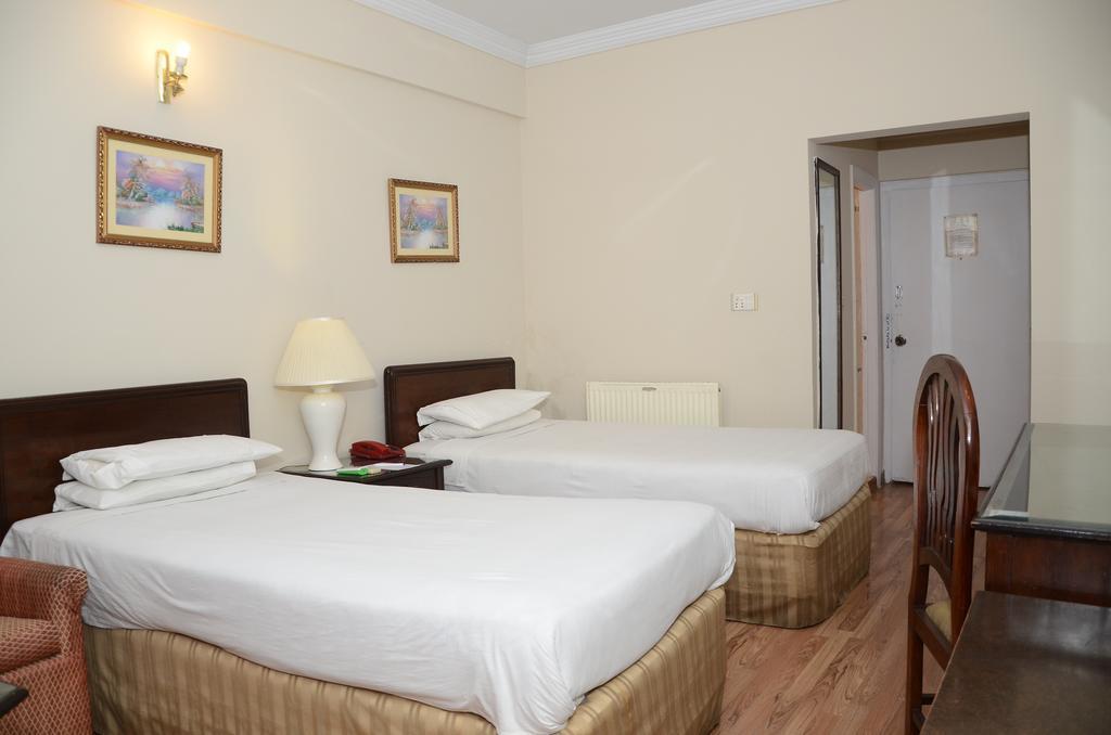 Carlton Tower Hotel Lahore Esterno foto