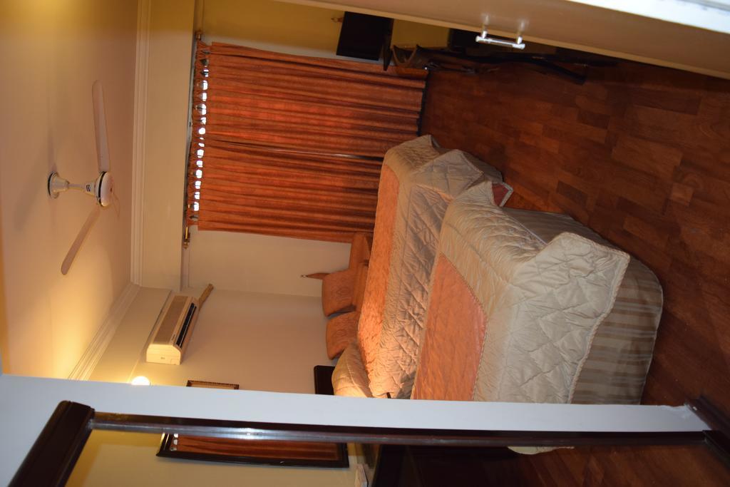 Carlton Tower Hotel Lahore Esterno foto