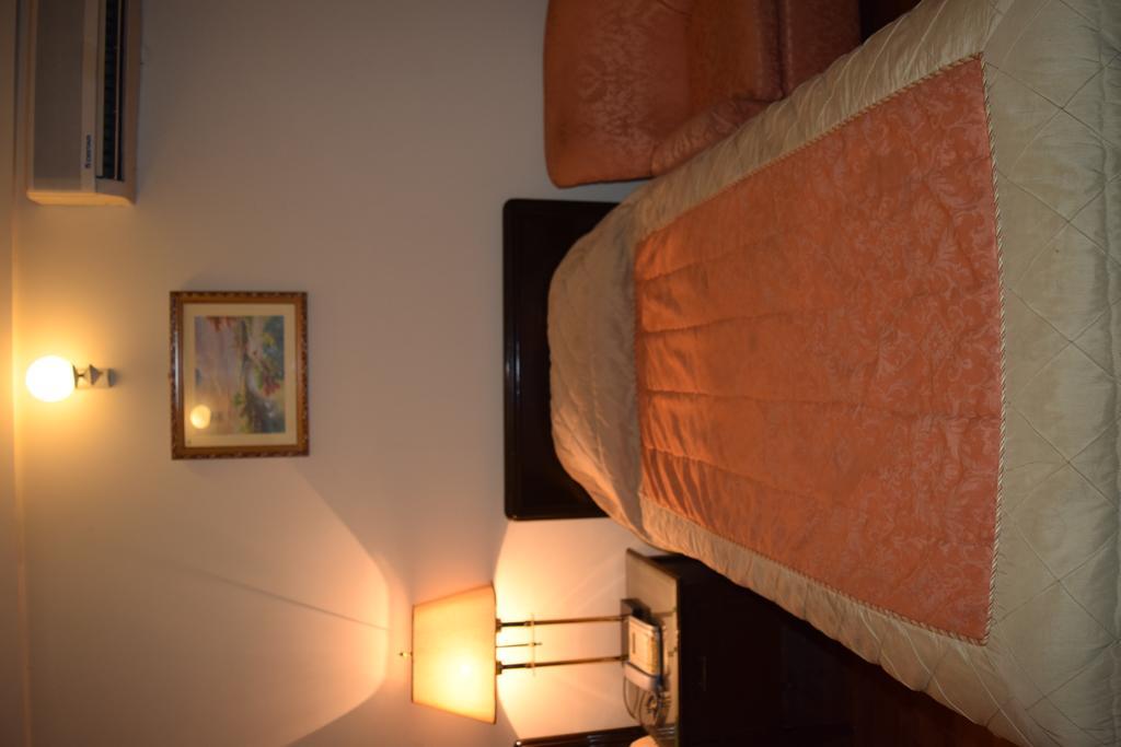 Carlton Tower Hotel Lahore Esterno foto