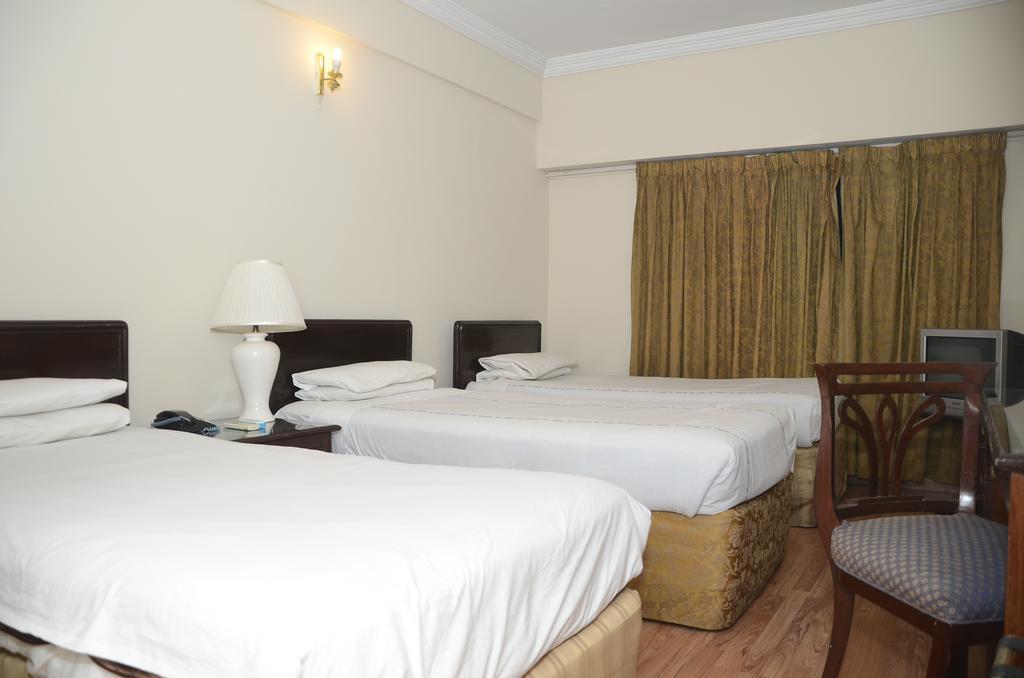 Carlton Tower Hotel Lahore Esterno foto