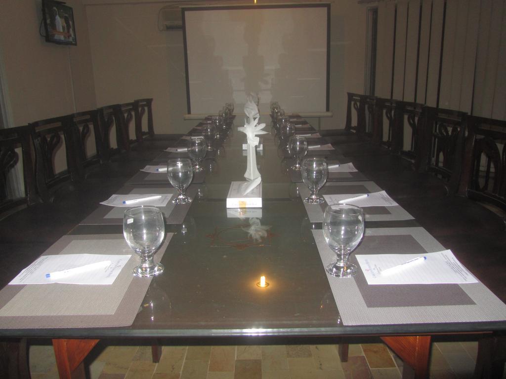 Carlton Tower Hotel Lahore Esterno foto