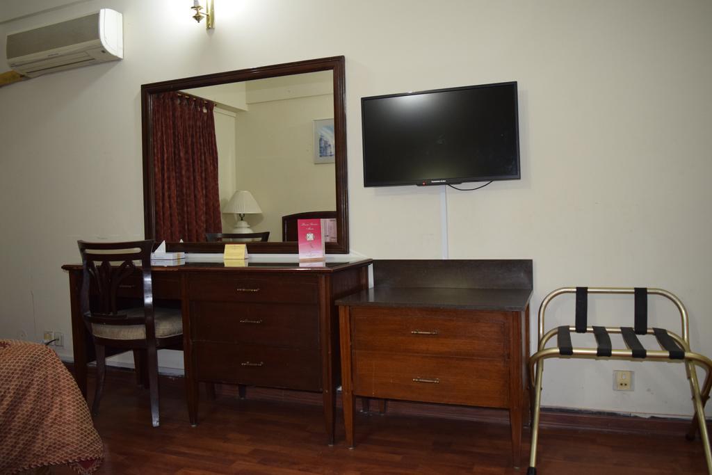 Carlton Tower Hotel Lahore Esterno foto