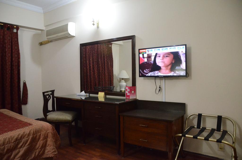 Carlton Tower Hotel Lahore Esterno foto