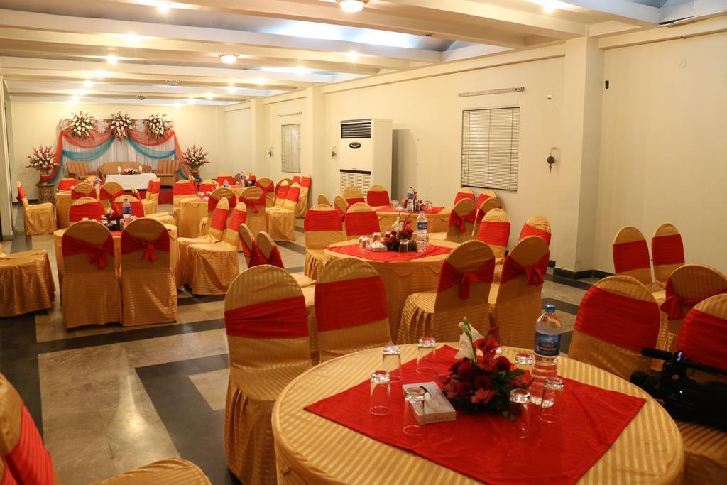 Carlton Tower Hotel Lahore Esterno foto
