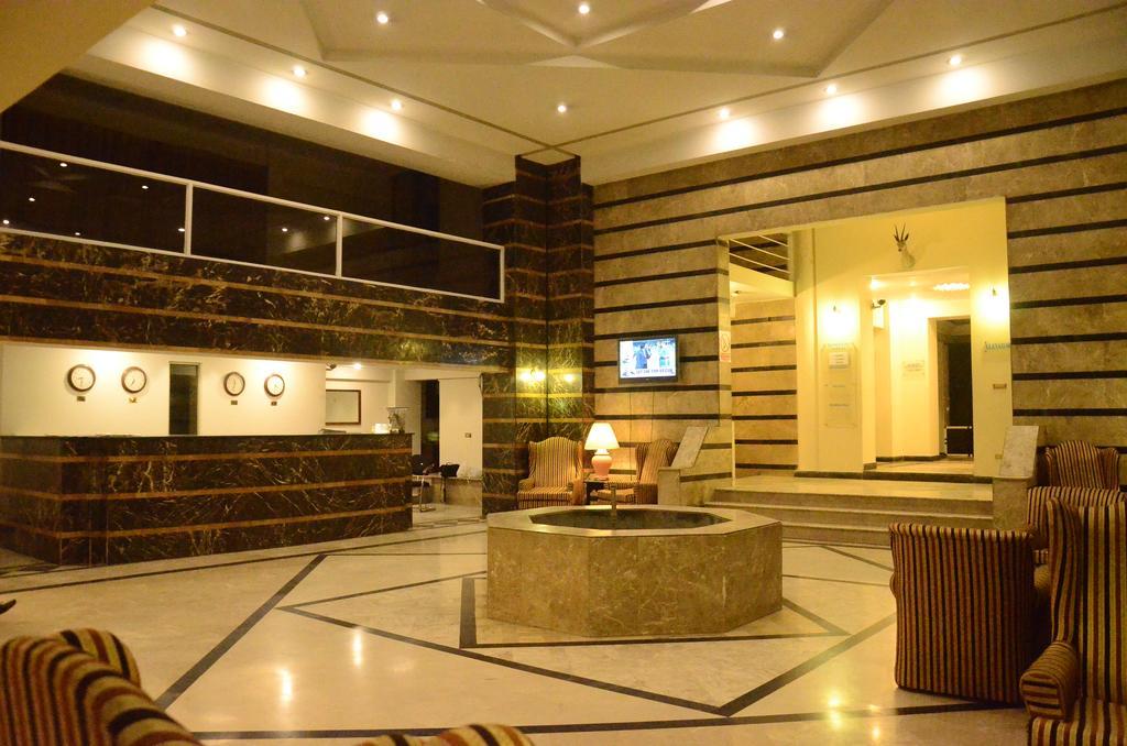 Carlton Tower Hotel Lahore Esterno foto