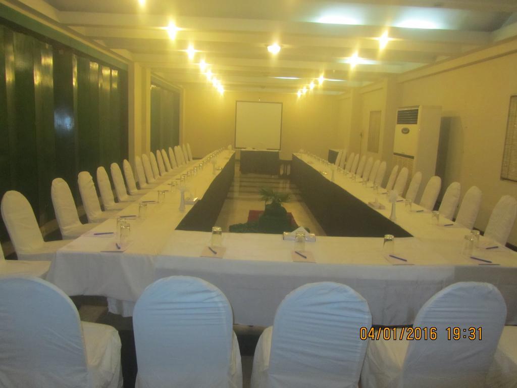 Carlton Tower Hotel Lahore Esterno foto
