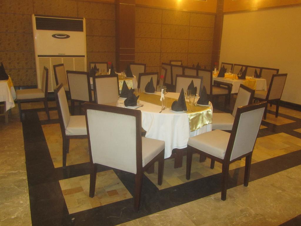 Carlton Tower Hotel Lahore Esterno foto