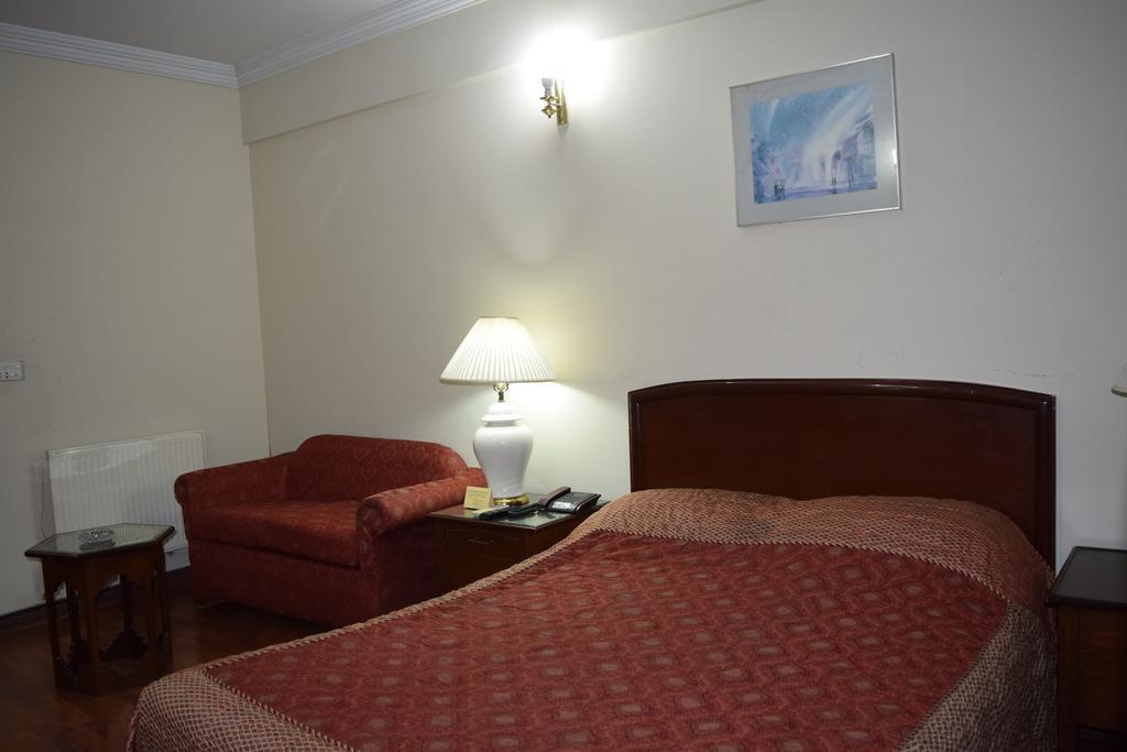 Carlton Tower Hotel Lahore Camera foto