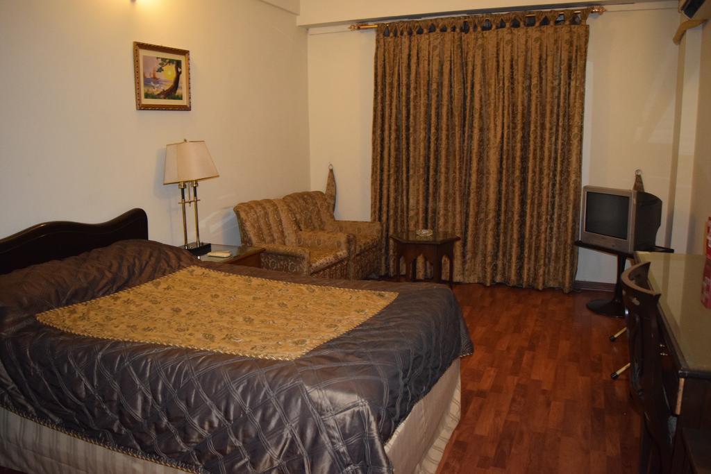 Carlton Tower Hotel Lahore Camera foto