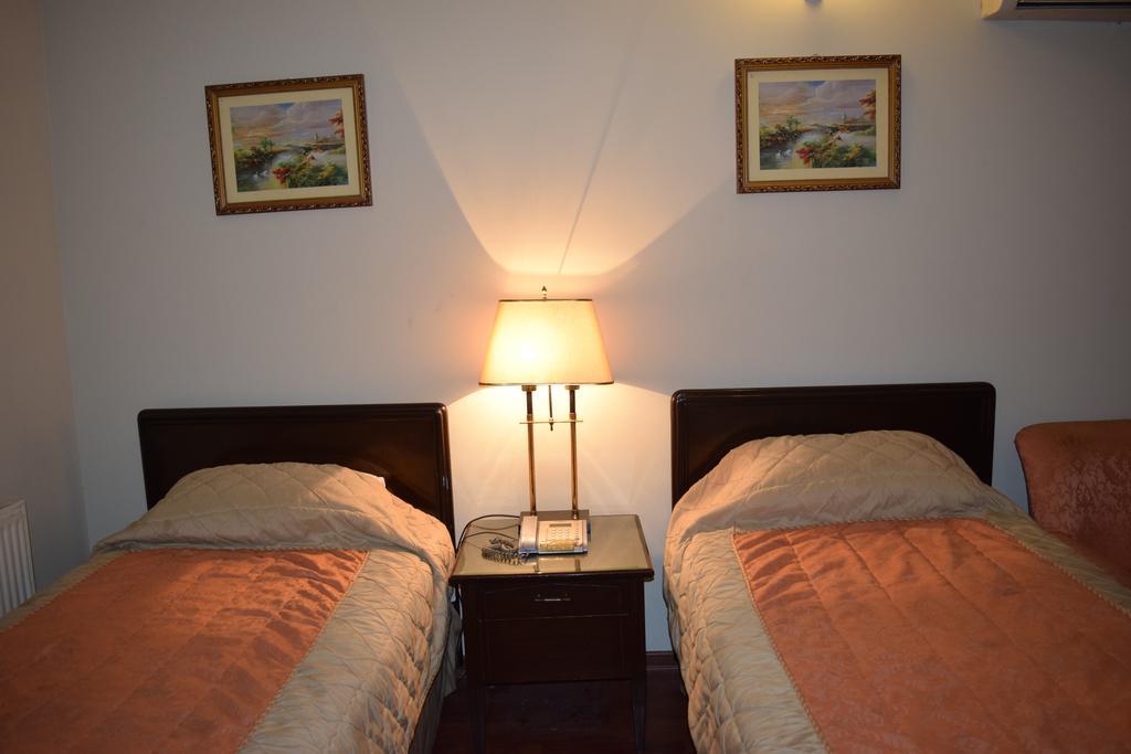 Carlton Tower Hotel Lahore Camera foto