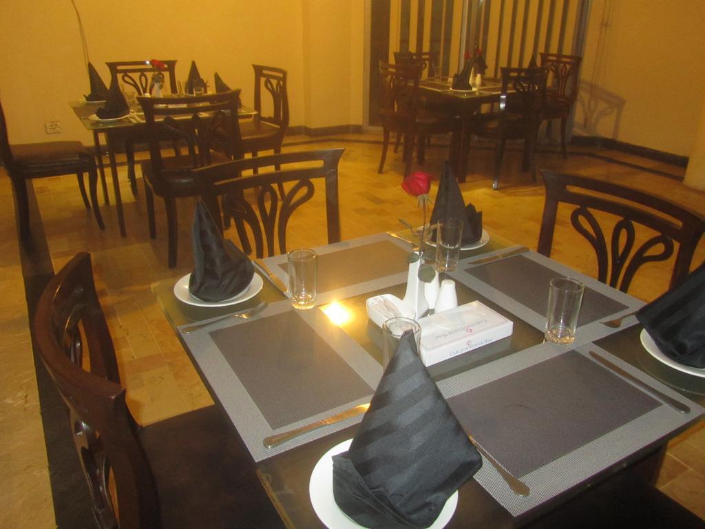 Carlton Tower Hotel Lahore Esterno foto